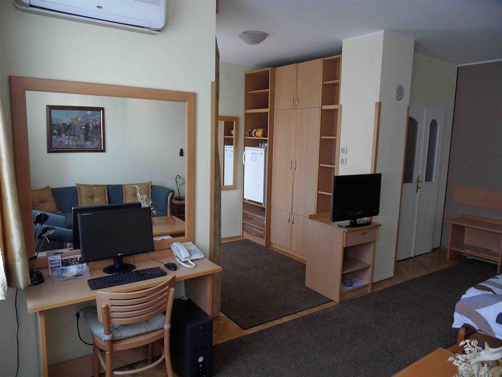 Voyager Bed & Breakfast Újvidék Kültér fotó