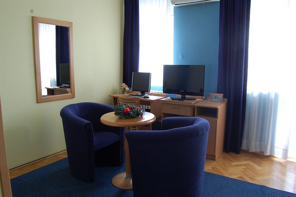 Voyager Bed & Breakfast Újvidék Kültér fotó