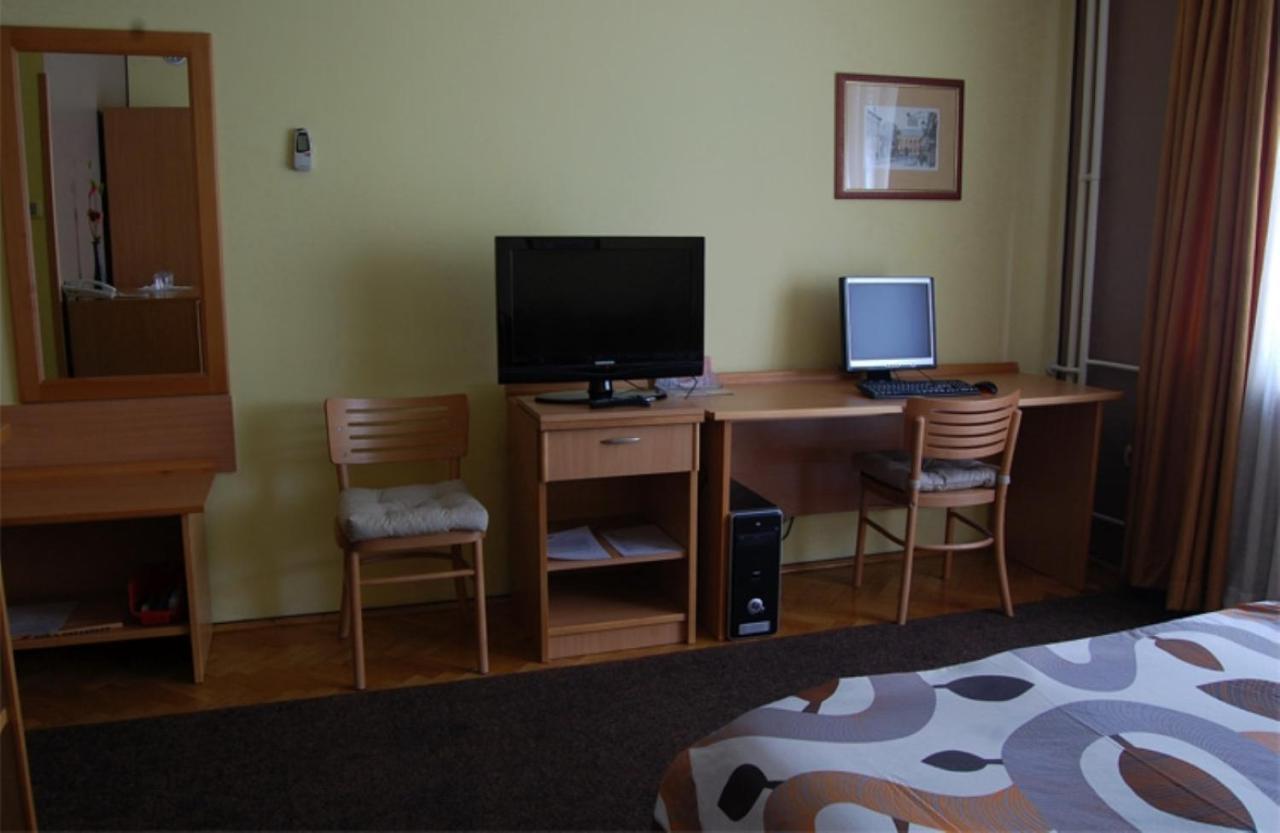 Voyager Bed & Breakfast Újvidék Kültér fotó