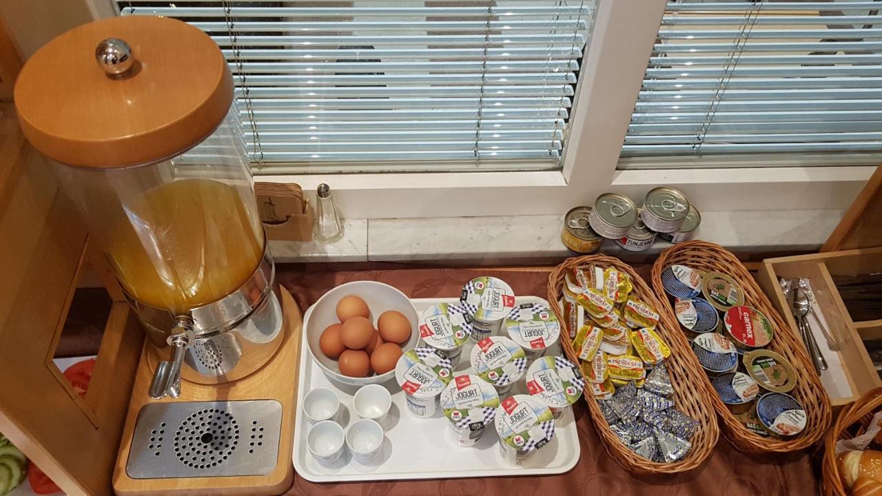 Voyager Bed & Breakfast Újvidék Kültér fotó