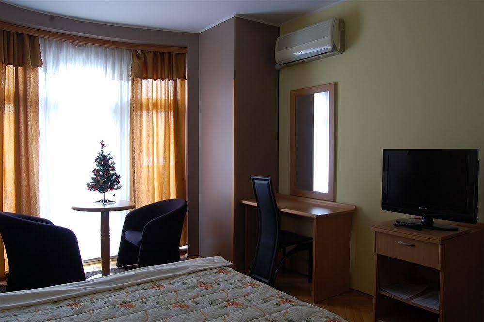 Voyager Bed & Breakfast Újvidék Kültér fotó
